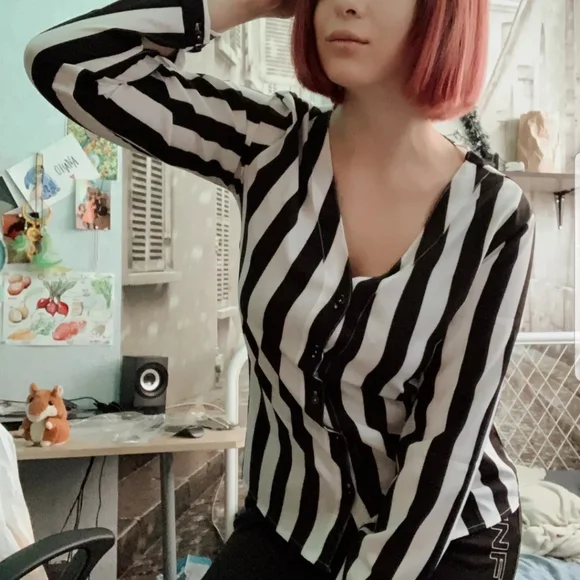 BLACK & WHITE STRIPED LONG SLEEVE BLOUSE - Picture 5 of 5